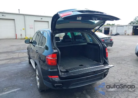 2011 BMW X5 xDrive50I z USA, uszkodzony, nr VIN 5UXZV8C55BL417015